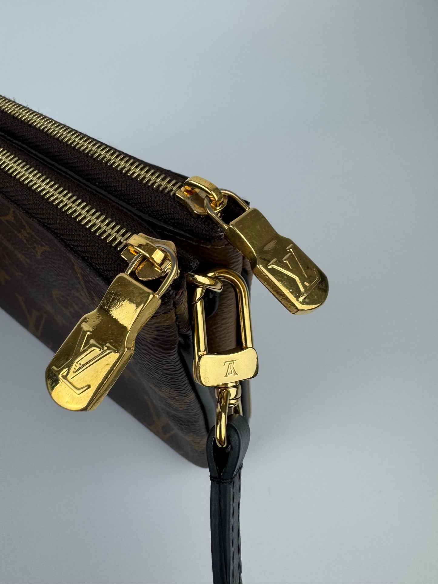 Louis Vuitton Reverse Pochette