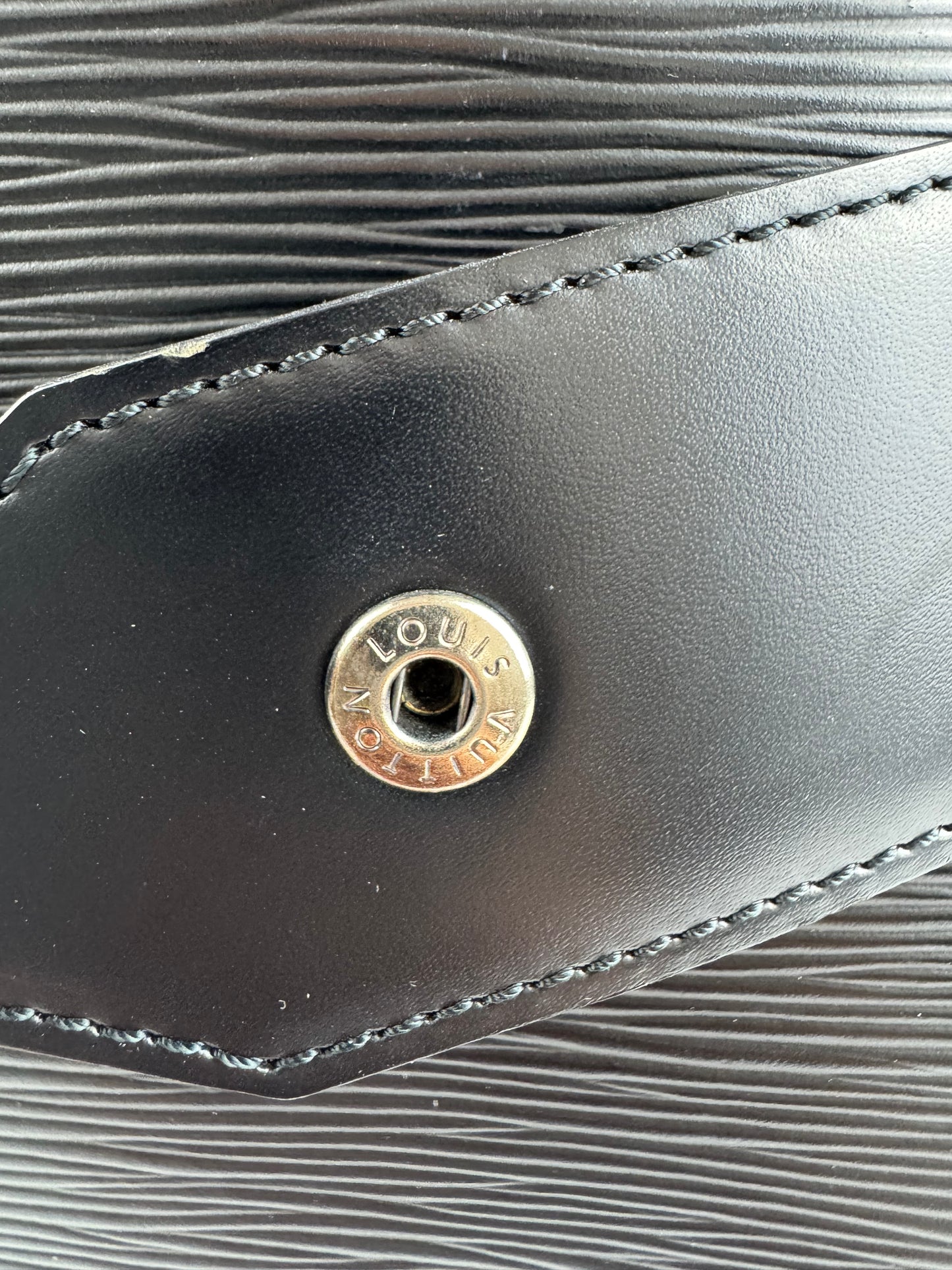 Louis Vuitton Sac De Paule Bucket Bag