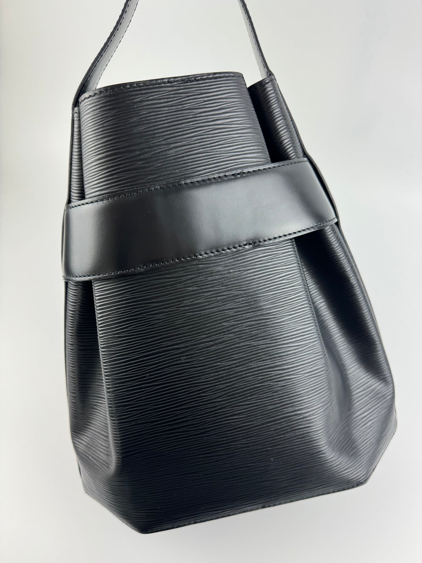 Louis Vuitton Sac De Paule Bucket Bag