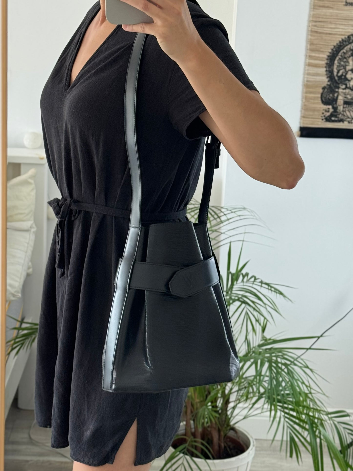 Louis Vuitton Sac De Paule Bucket Bag